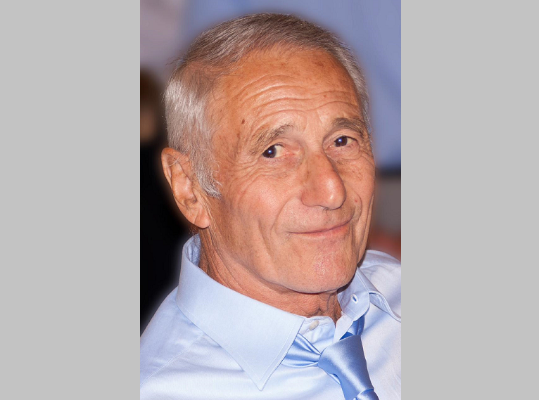 Sale sulla scala e cade da tre metri, muore pensionato trevigliese