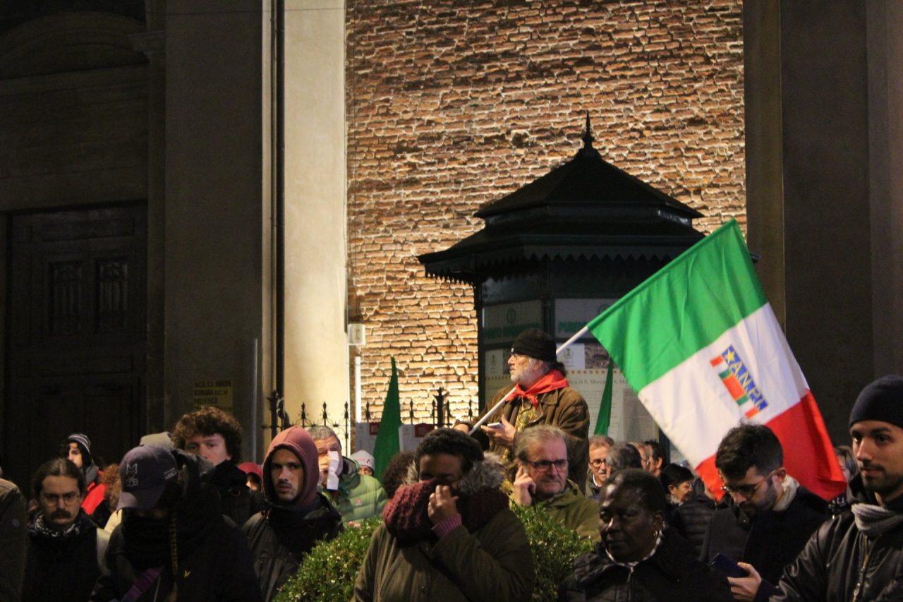 Il presidio in piazza