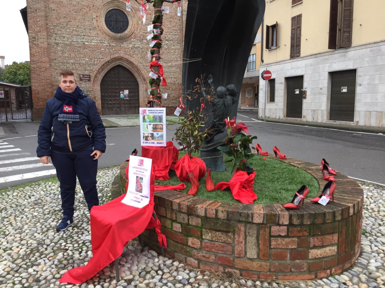 Ad Agnadello rubata la panchina rossa per la Giornata contro la violenza sulle donne