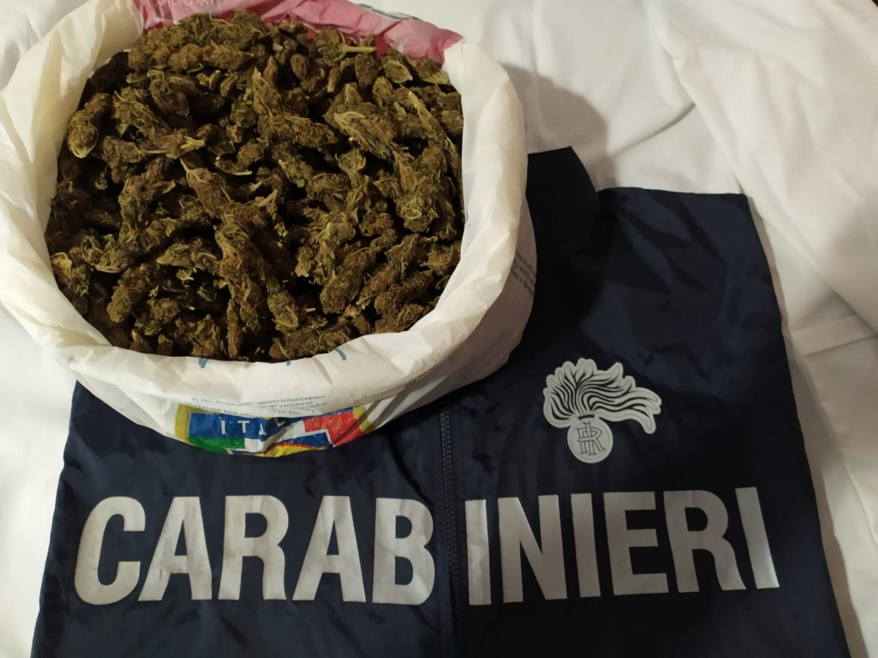 Droga, arrestato un vailatese per spaccio di sostanze stupefacenti