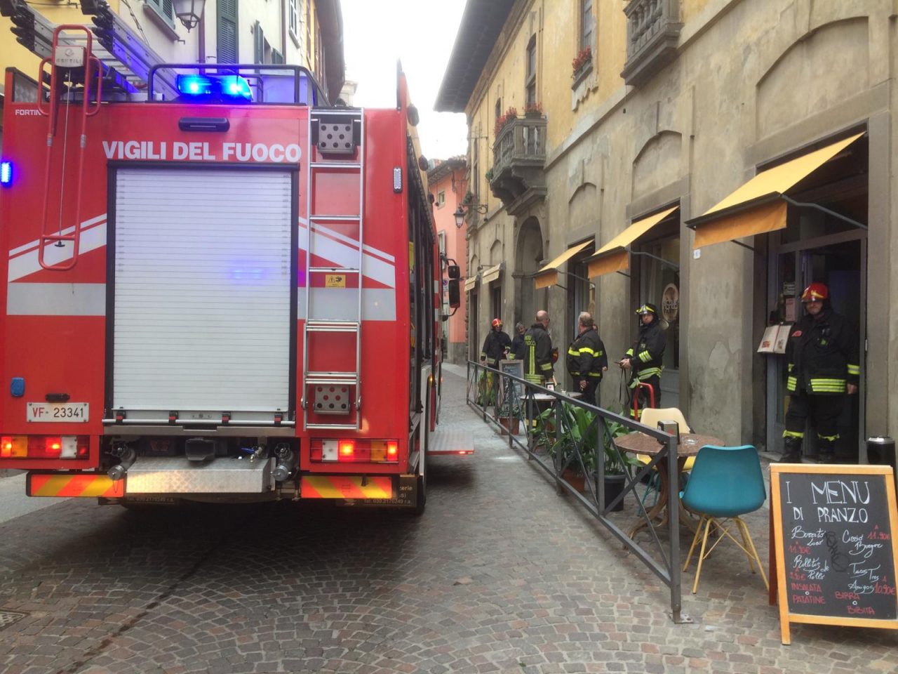 Incendio in via Galliari, Vigili del fuoco all’Agave FOTO
