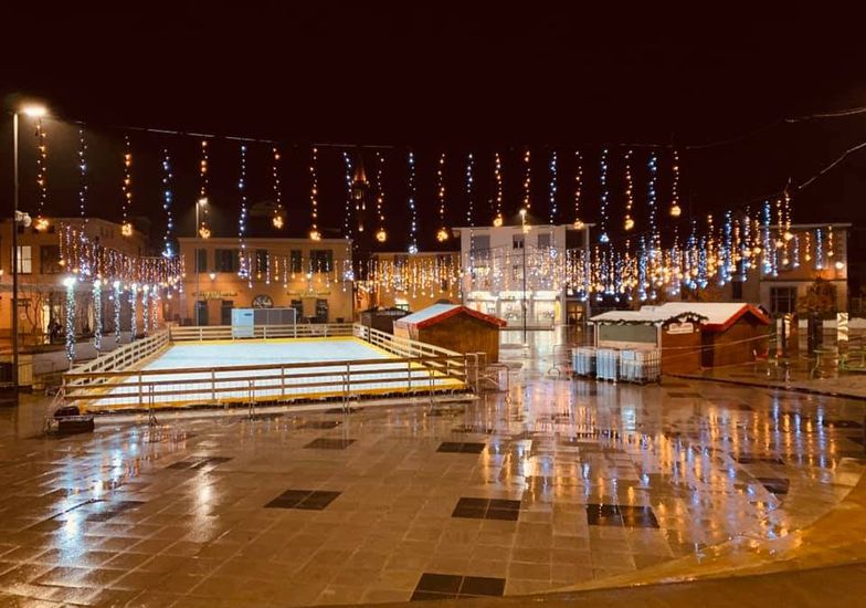 Setti contro  Don Sandro, parte la corsa al miglior  «Natale in piazza»