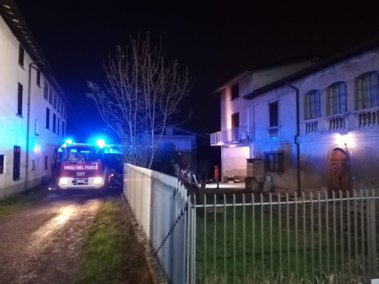 A fuoco la canna fumaria, paura a Pontirolo