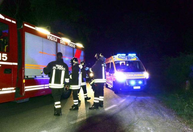 Auto in fiamme nella notte a Clusone: c’è una vittima