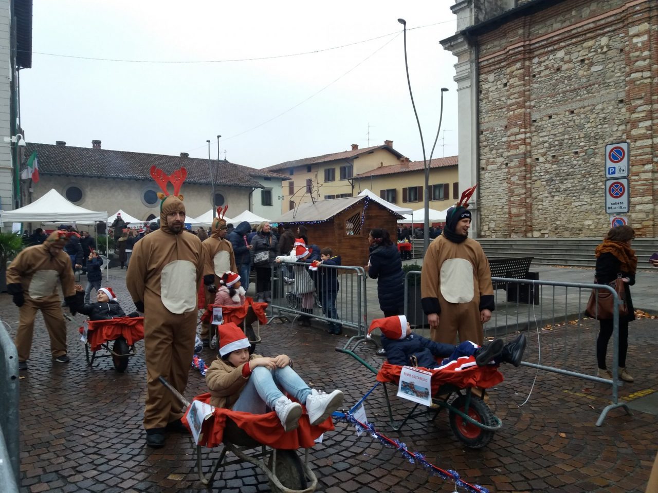 Natale in piazza con le associazioni e le renne orobiche FOTO VIDEO