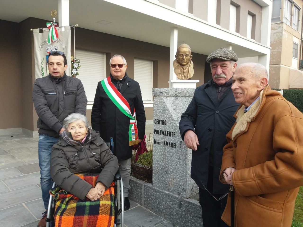 Intitolato al vescovo Amadei il centro polivalente di Pognano FOTO