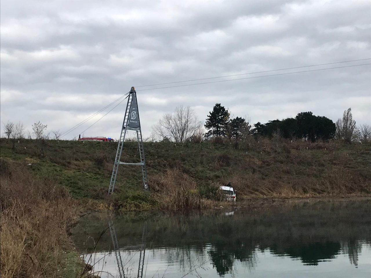 auto nel laghetto di Santa Barbara