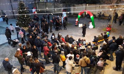 Accendiamo il nostro Natale riempie la piazza FOTO