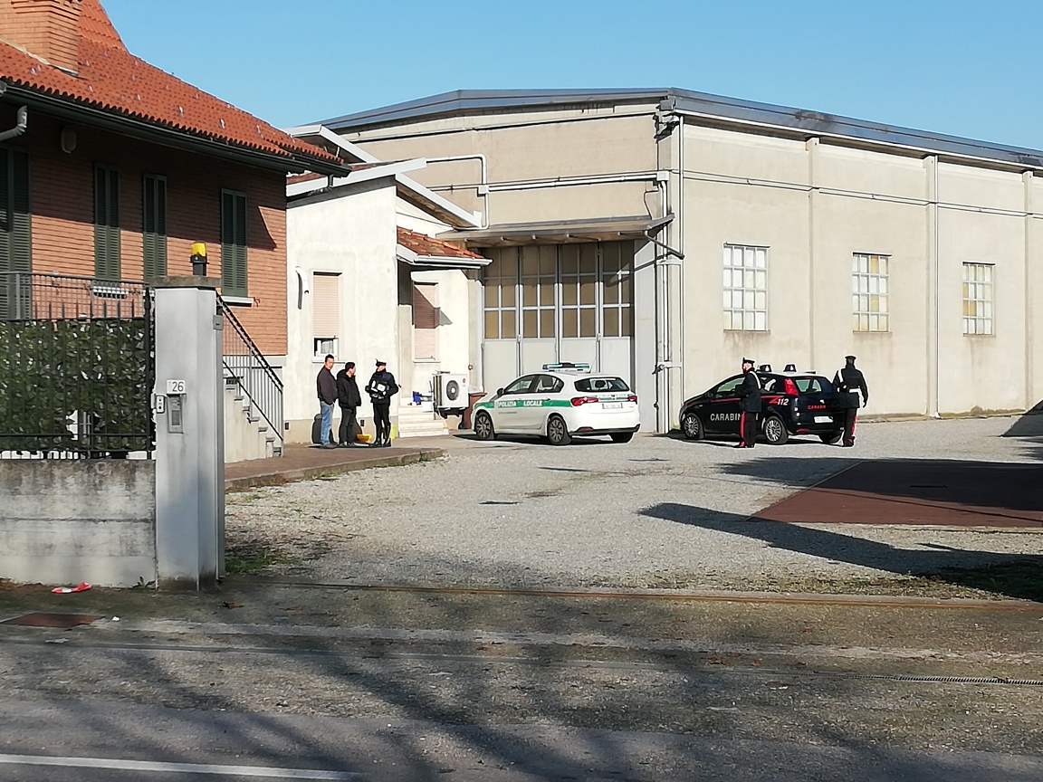 Pelletteria abusiva gestita da cinesi a Caravaggio: fabbricavano falsi Calvin Klein