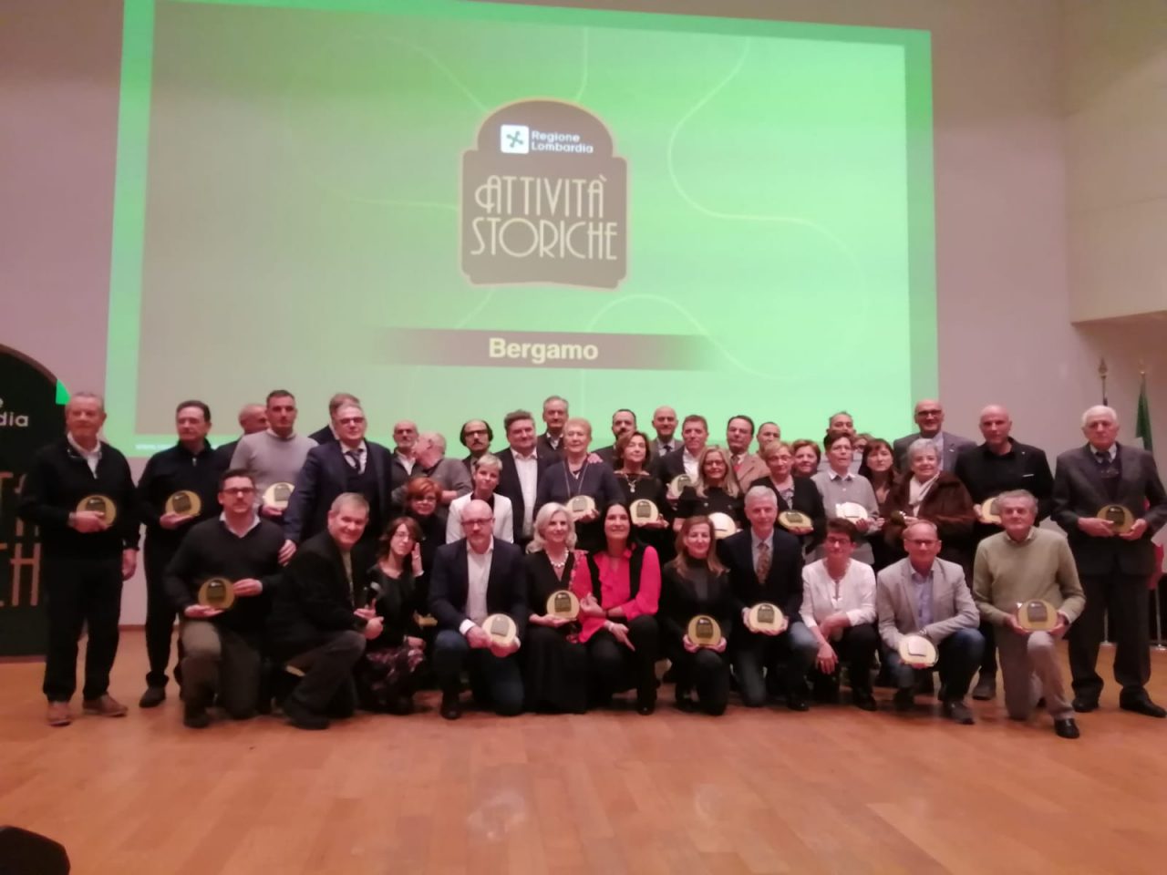 Attività e negozi storici, oggi la premiazione in Regione Lombardia