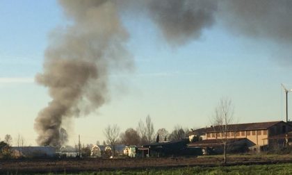 Tetto in fiamme in via Padova a Treviglio, a Caravaggio brucia un trattore VIDEO