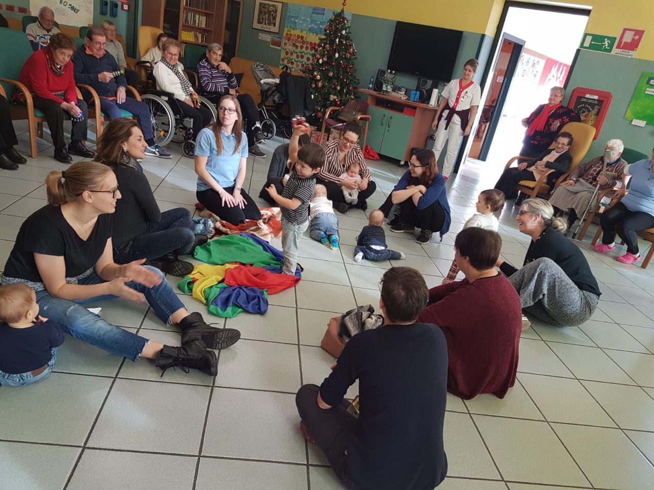 Nonni e bambini: un magico incontro al Centro Diurno di Treviglio FOTO