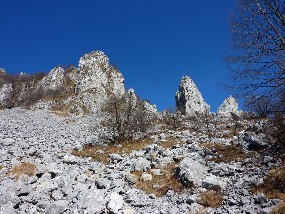 Precipita in Cornagera, grave alpinista 60enne