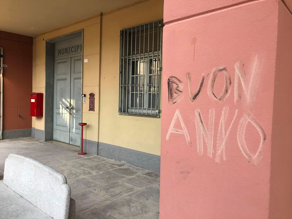 Municipio vandalizzato, preso e multato il colpevole
