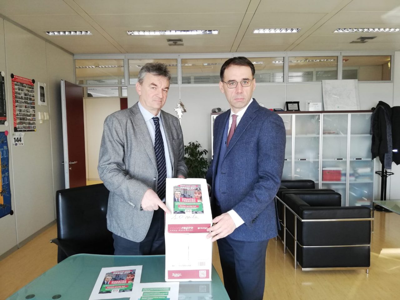 #BastaTrenord, presentate in Regione 10mila firme