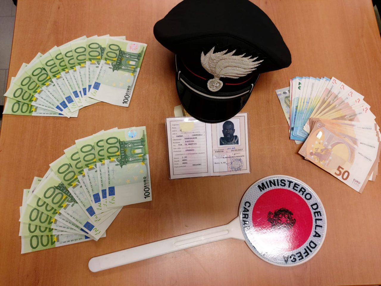 Tenta di depositare denaro falso alle poste, arrestato 38enne