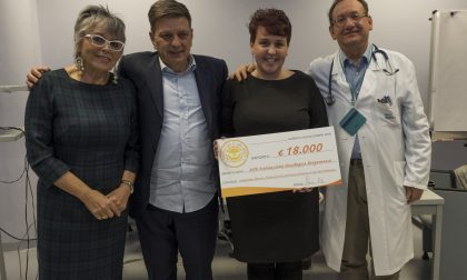 “Insieme con il sole dentro” dona 18mila euro per la ricerca sul melanoma al Papa Giovanni
