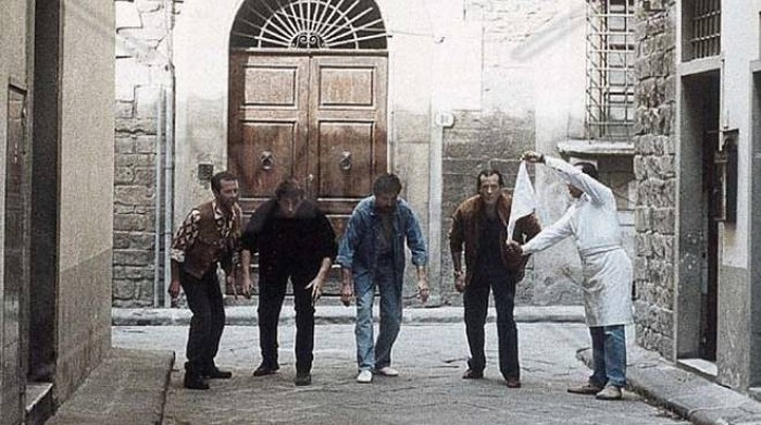 Pranza a scrocco poi tenta la fuga, beccata: “Tanto non mi succede nulla…”