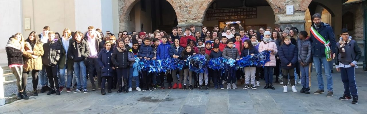 “Un nodo blu fuori dal Comune” per dire basta al bullismo