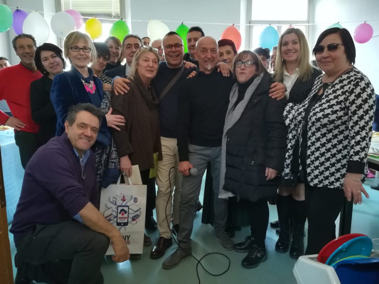 Il dottor Giorgio Cerizza va in pensione, tutto il Santa Marta alla festa