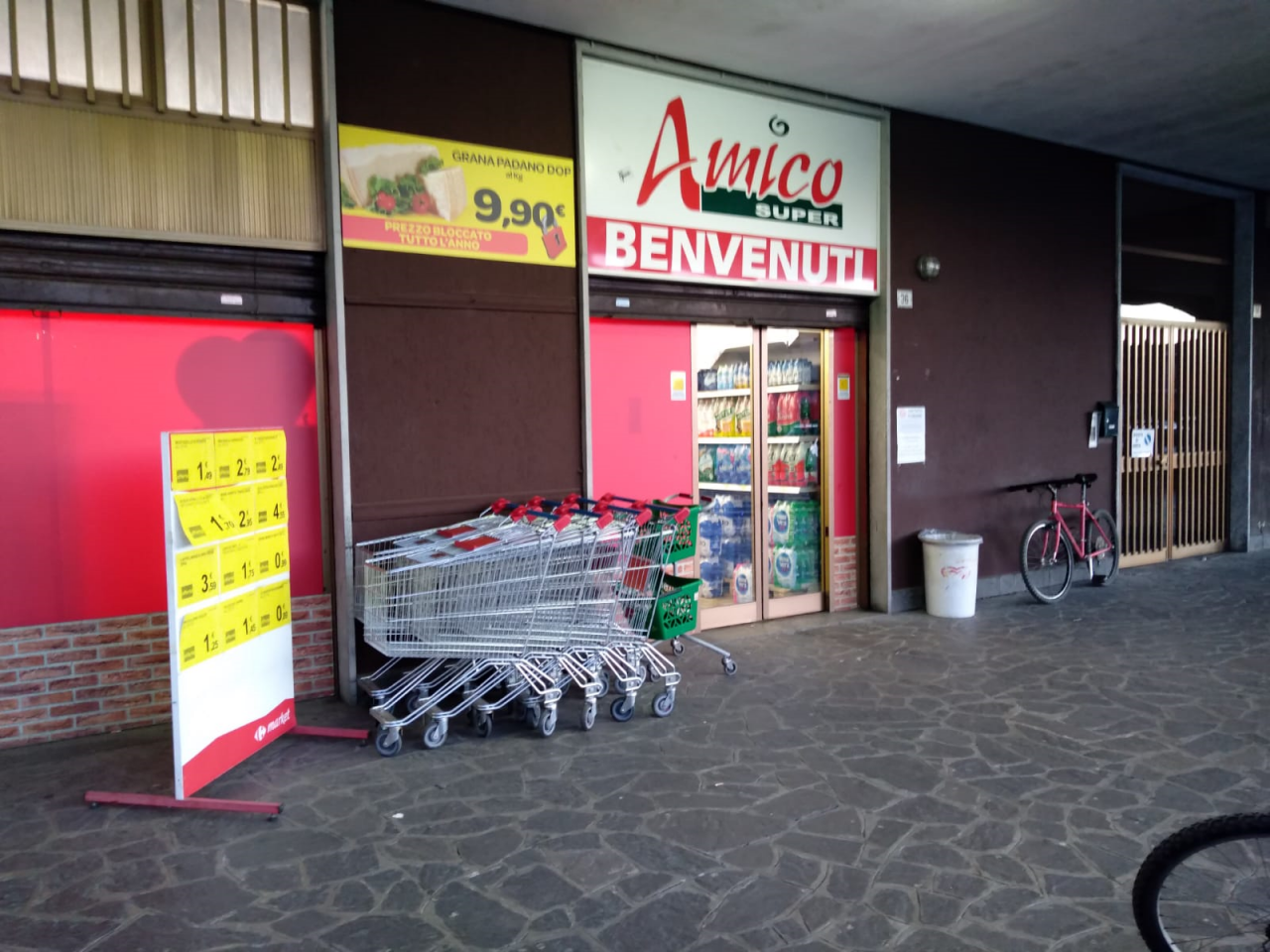 Porte automatiche dispettose al market? A Spino il caso diventa “social”
