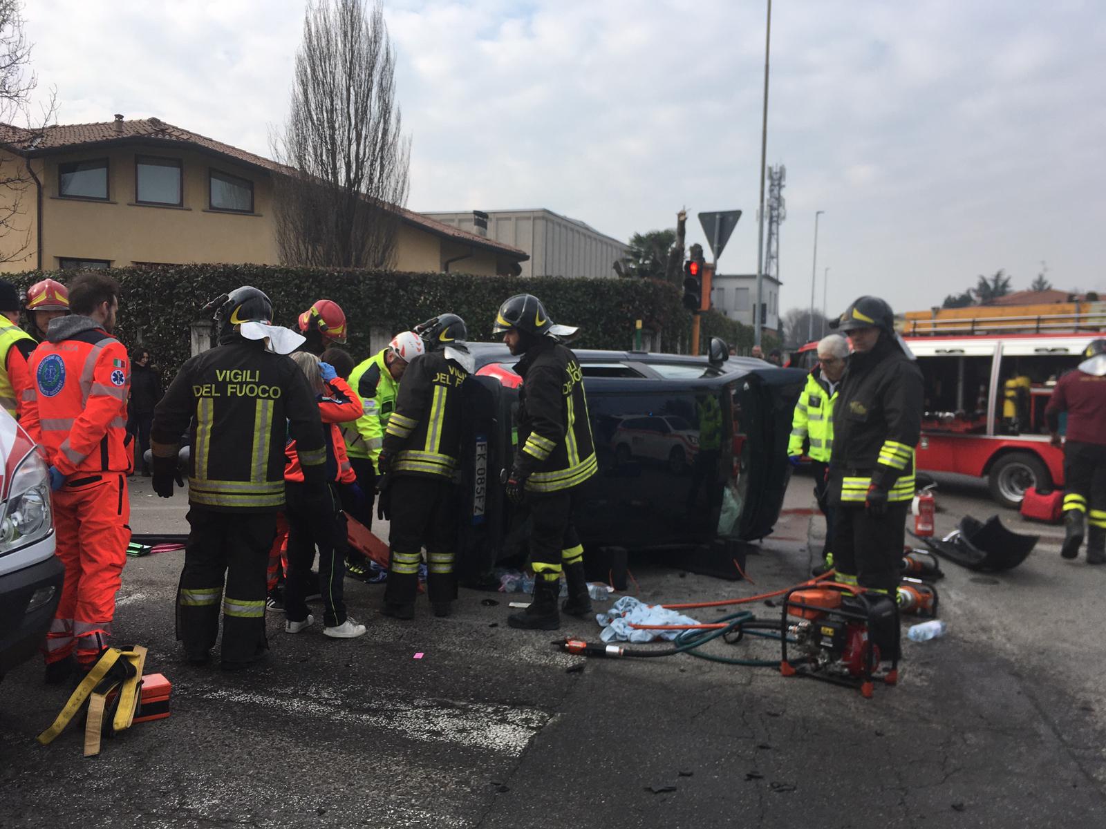 Incidente sulla ex Statale 11, quattro feriti FOTO Prima Treviglio