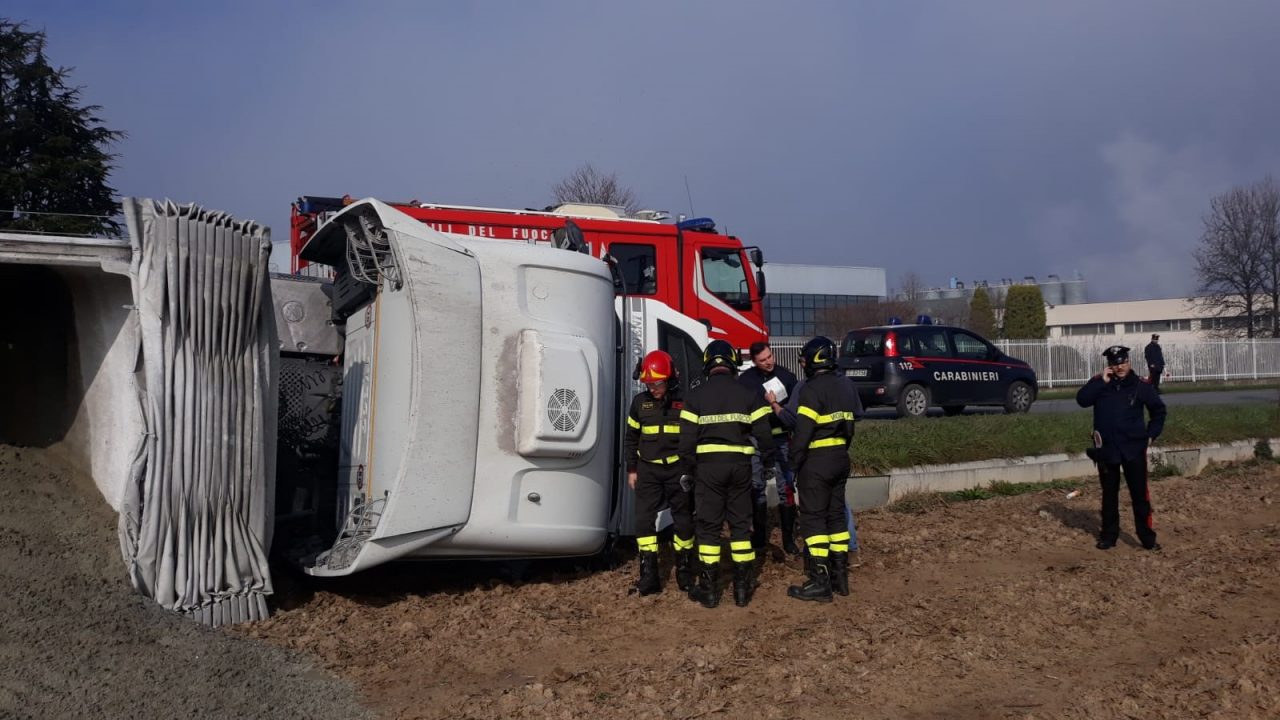Ribaltamento sulla Soncinese, soccorso 54enne