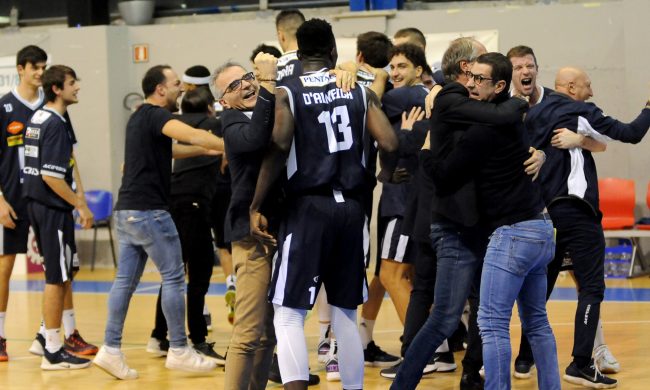 Sputi all’arbitro,1200 euro di multa per Blu basket