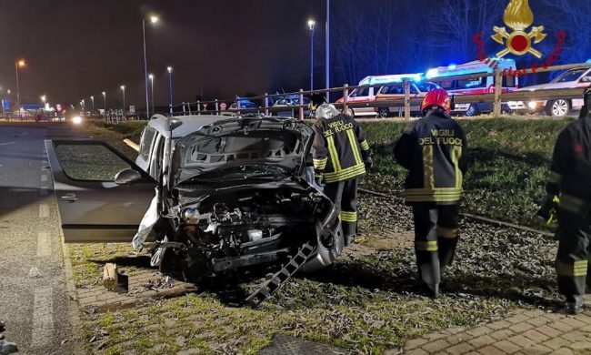 Tragico schianto nella notte a Bergamo: muore una giovane di Valbrembo, tre feriti