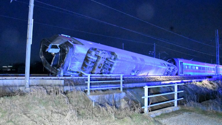 Frecciarossa deragliato, Fontana e Terzi sul luogo dell’incidente FOTO