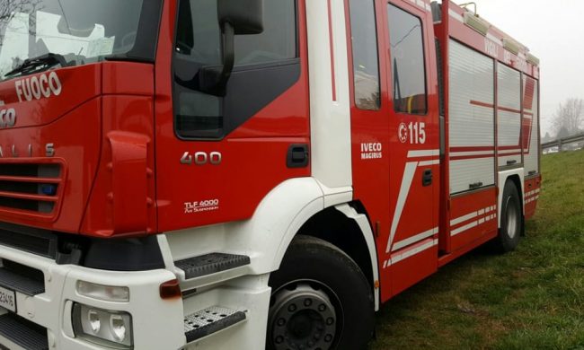 Precipita dal traliccio e finisce sui cavi dell’alta tensione