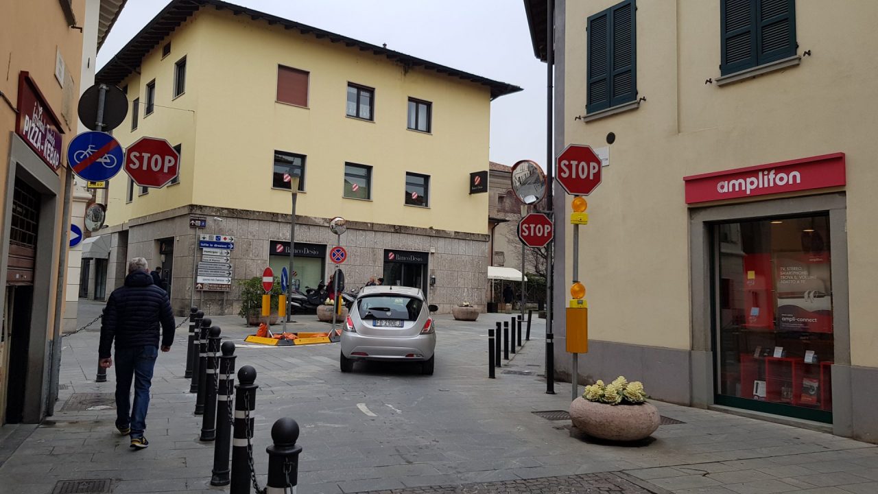 L’incrocio da “Tapiro” fa discutere