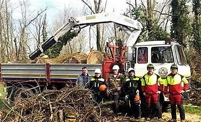 Rubato e danneggiato il camion da lavoro nei boschi