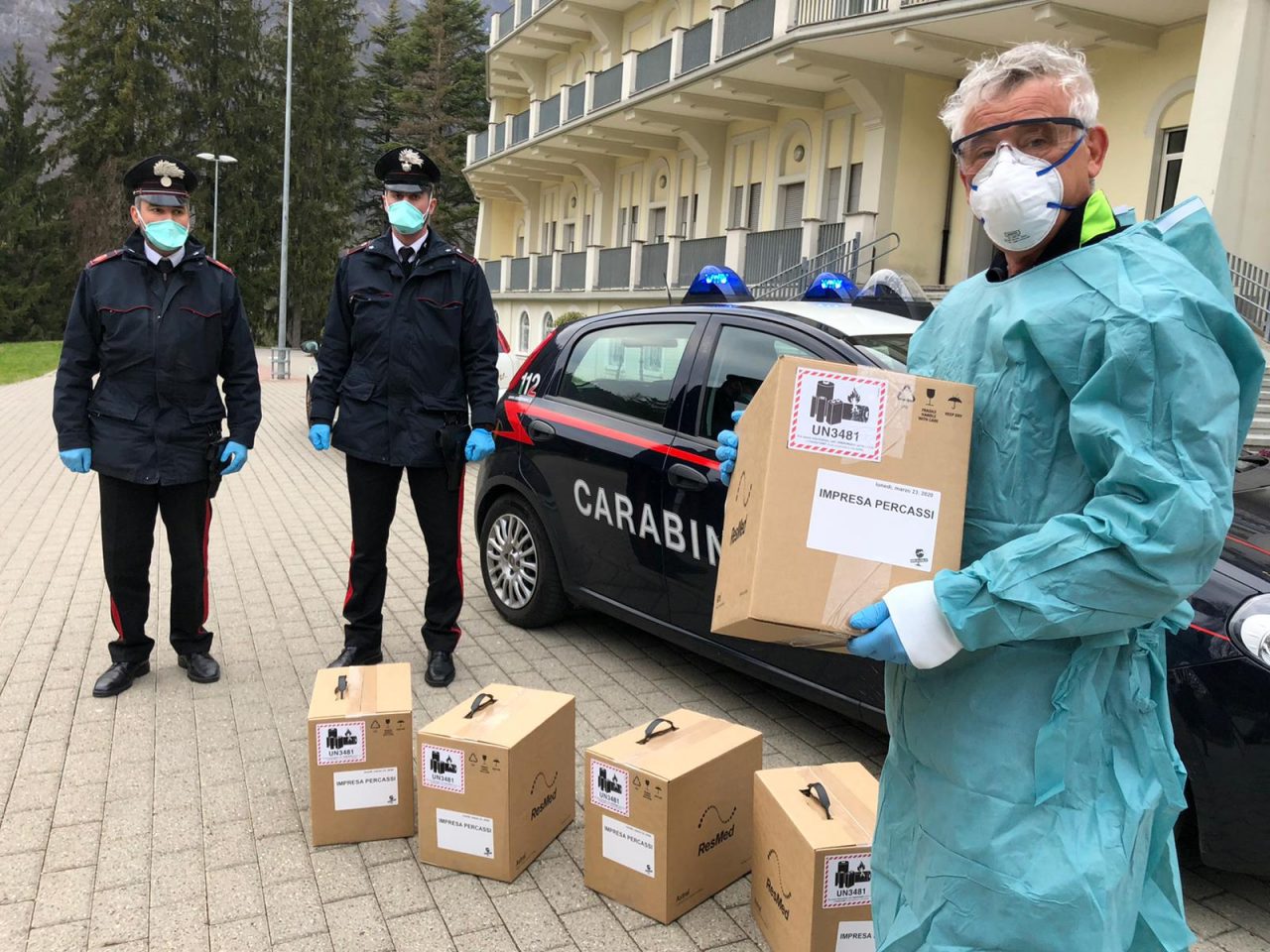 Non solo controlli e denunce, i carabinieri consegnano i ventilatori a Piario VIDEO
