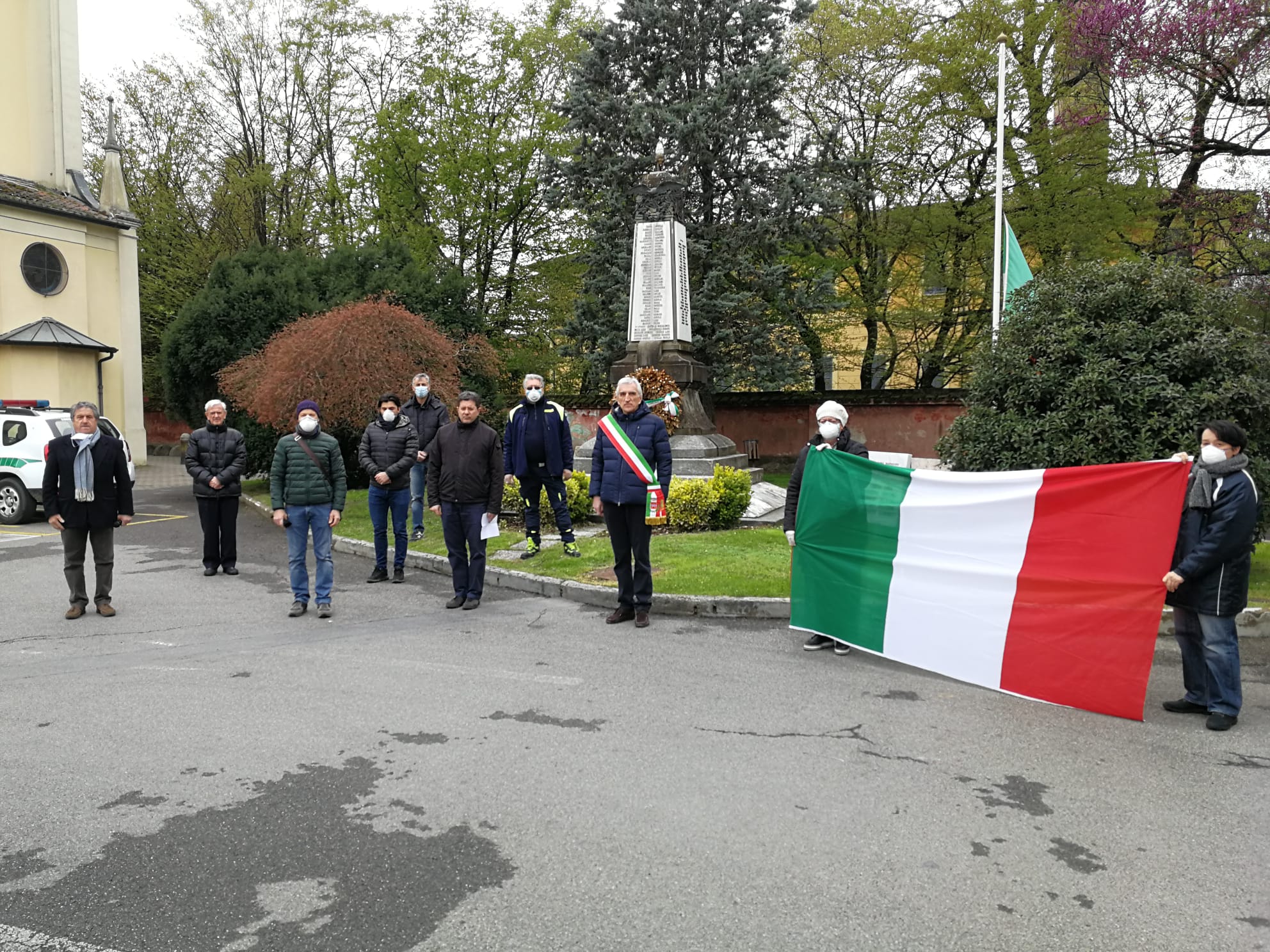 Spino d'Adda, commemorazione di fronte al Municipio