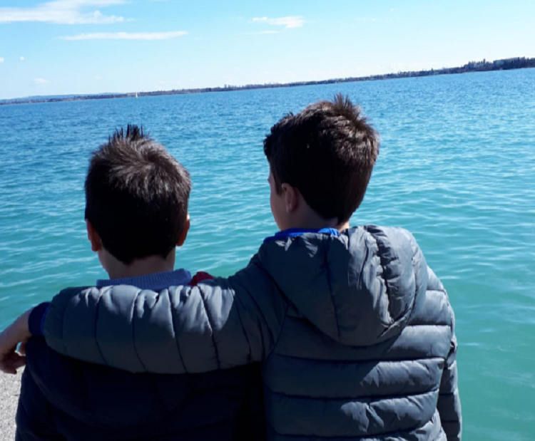“Non ci sono più le ore all’aria aperta e le risate con i nonni, non lo dimenticheremo mai”