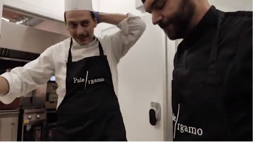 Chef palermitani cucinano i casoncelli per i turisti bergamaschi in quarantena VIDEO