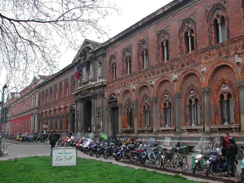 Studente resta senza libri in quarantena… esame salvo grazie ai carabinieri