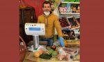 Fruttivendolo egiziano dona 40 borse di frutta e verdura per chi non ce la fa