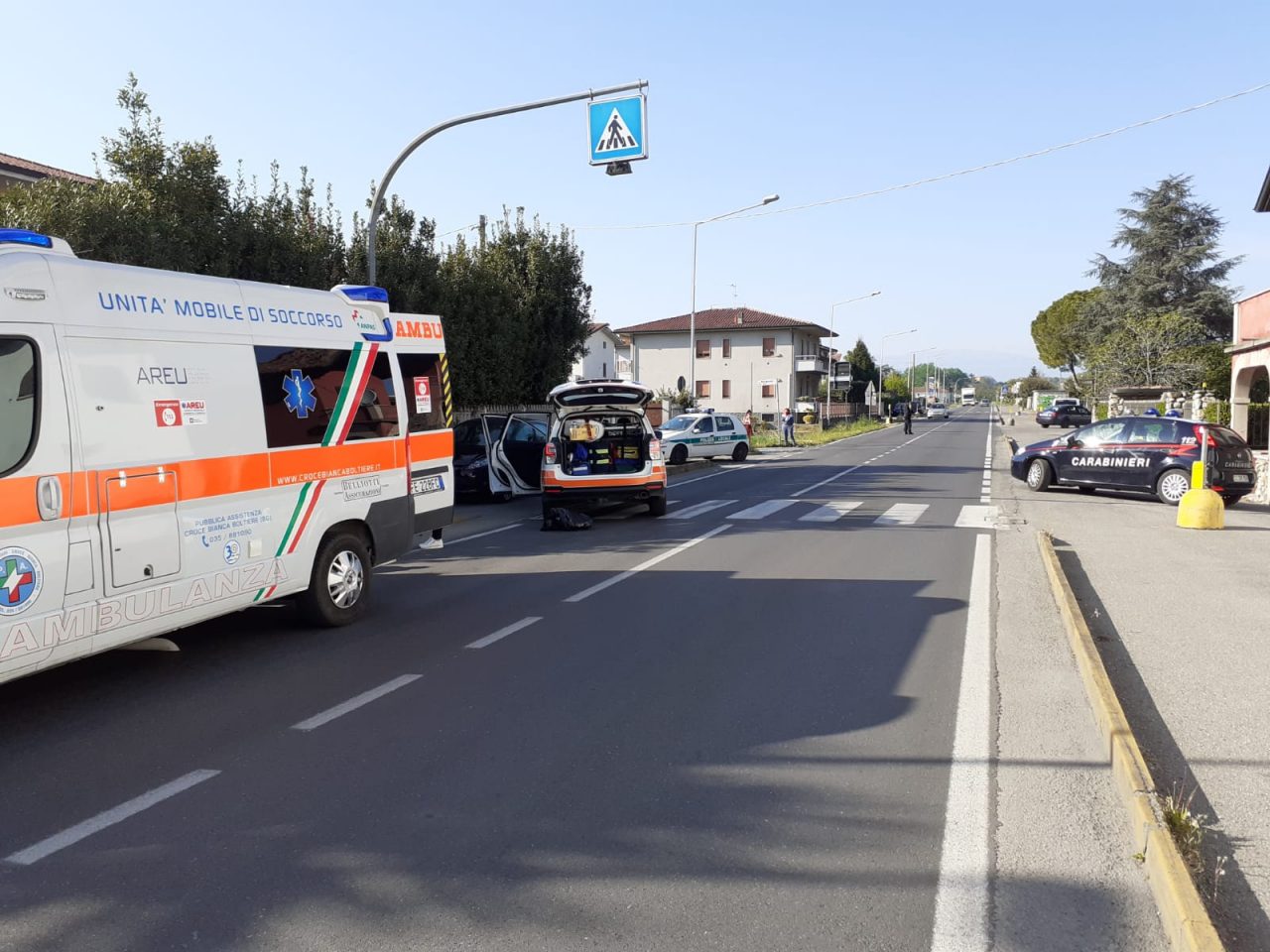 Fuori strada con l’auto, codice rosso per un 78enne