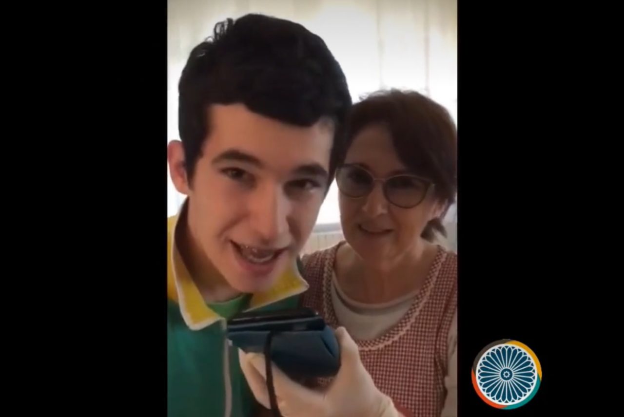 Papa Francesco chiama un ragazzo di Caravaggio LA TELEFONATA
