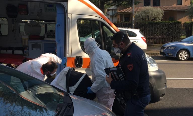 Mamma in ospedale, papà va in crisi: paura per una bimba di 28 giorni