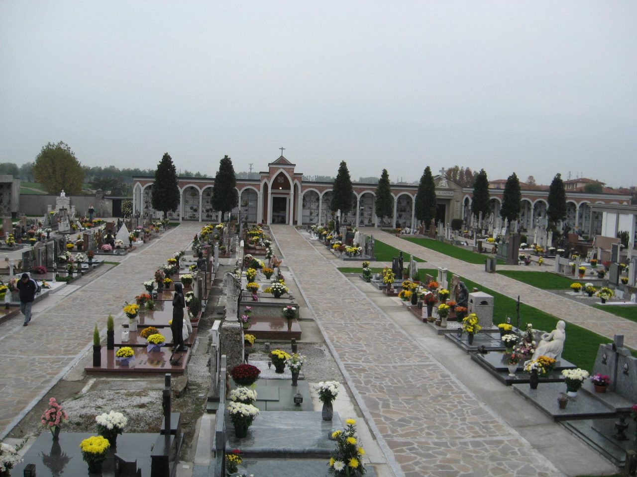 Anche a Bariano riapre il cimitero, ma per sezioni elettorali