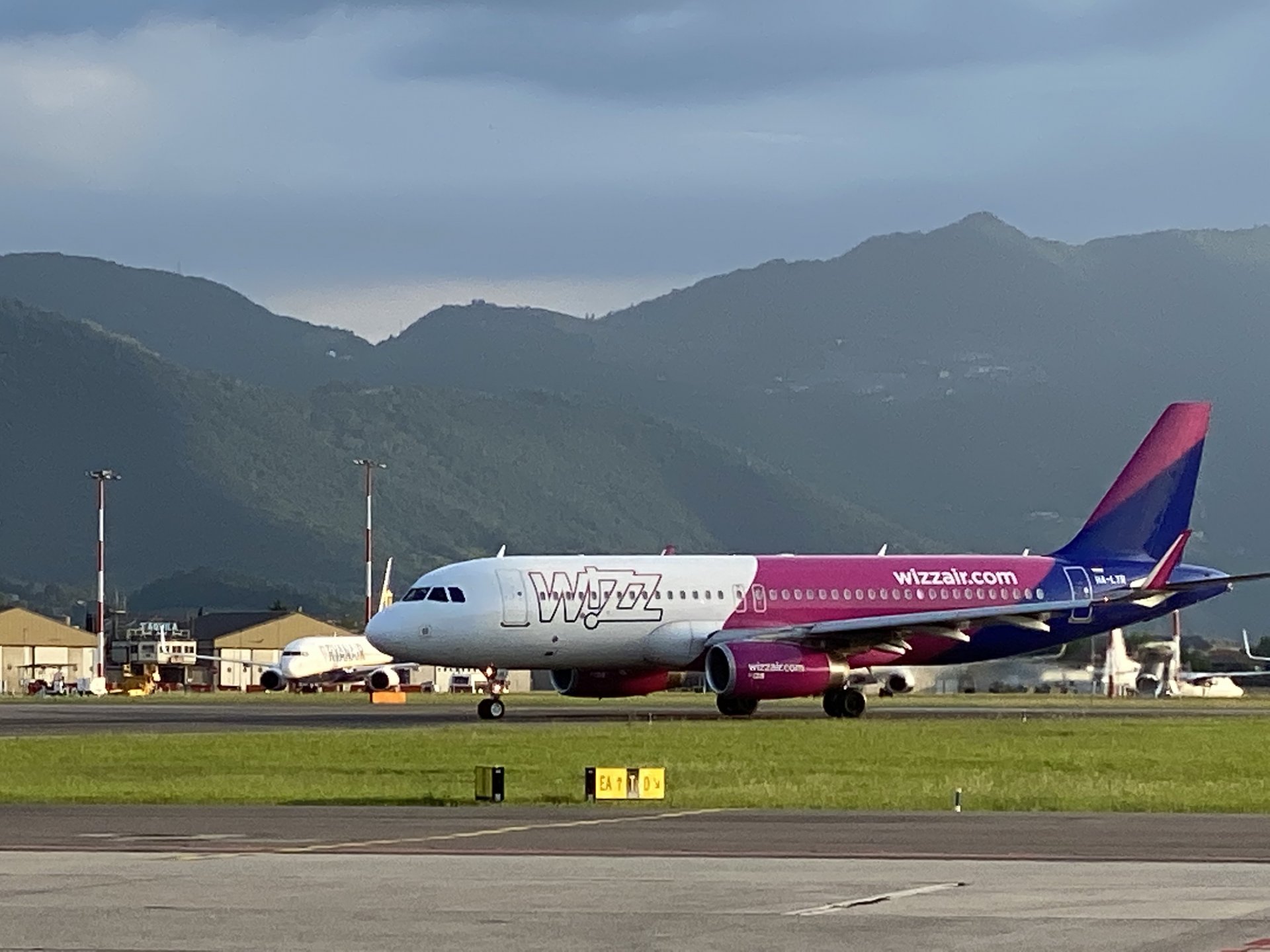 Arrivo volo Wizzair da Sofia a Bgy Airport