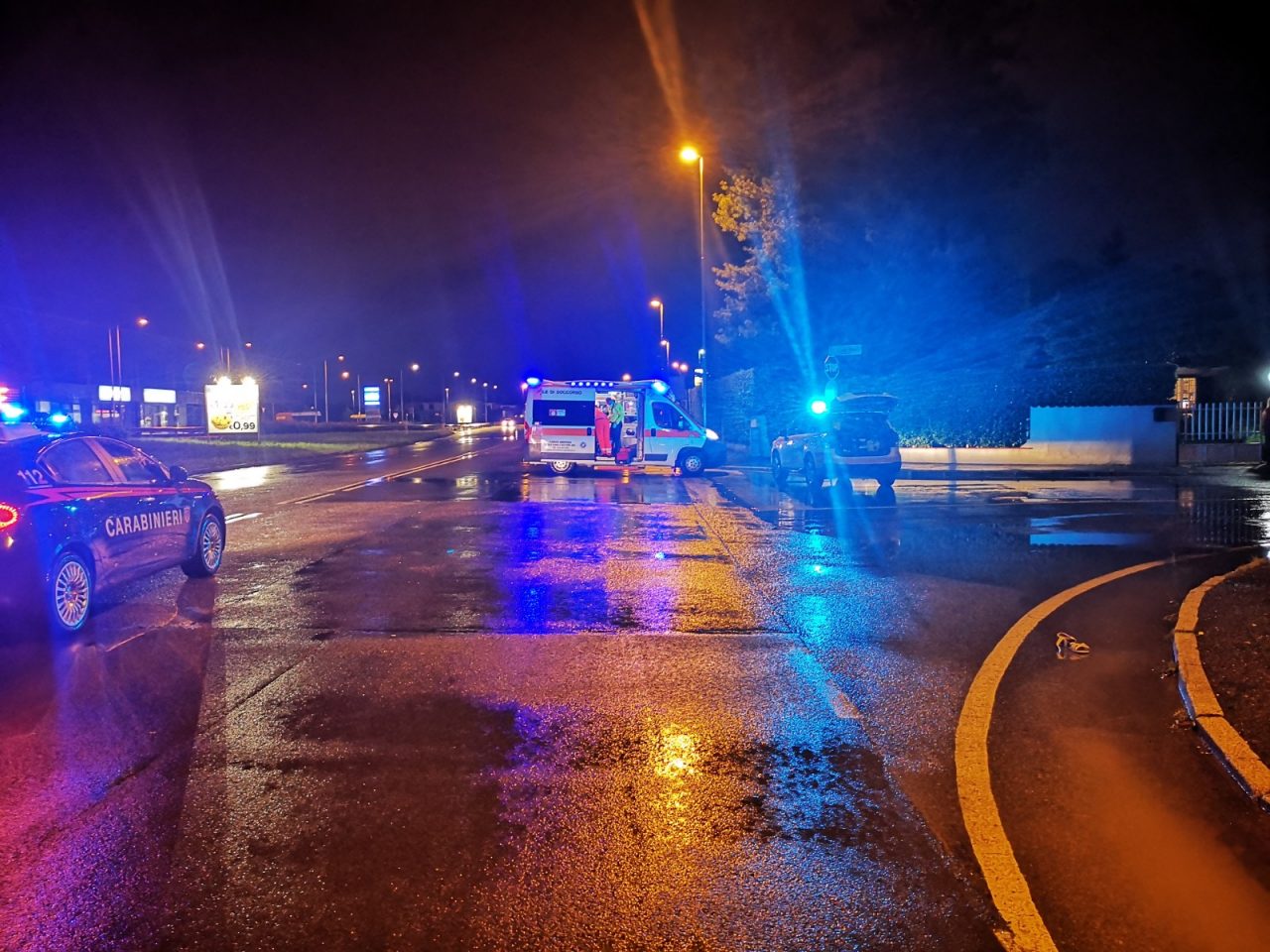 Investe un uomo, ma fugge. Rintracciato dai carabinieri: grave un 41enne.