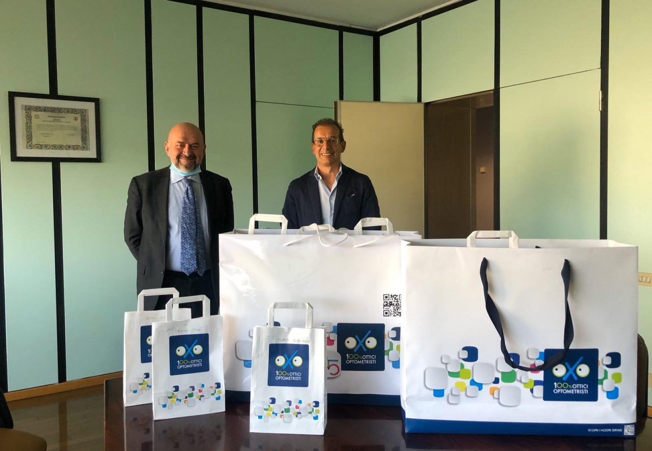 Oxo Bergamo, donate 884 confezioni di lenti a contatto a operatori sanitari e volontari