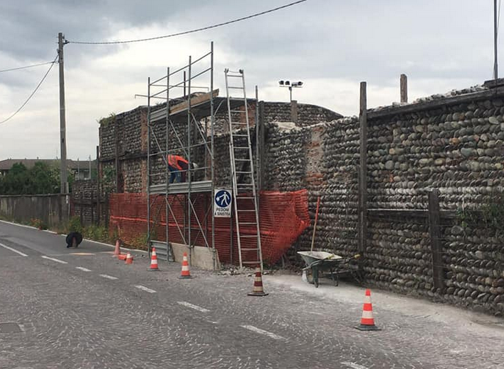 Area ex-Tasso, iniziati i lavori per l’abbassamento del muro colleonesco