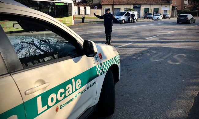 Finge di dimenticare la patente ma viene scoperto: oltre 5mila euro di multa