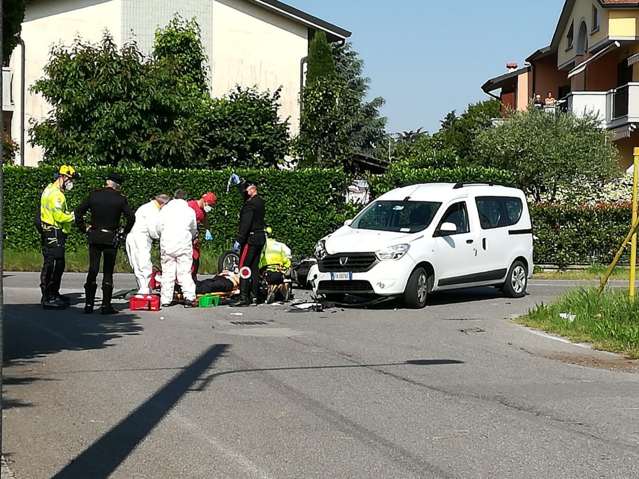 Schianto ad Arcene, grave un motociclista FOTO VIDEO