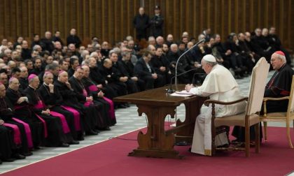 La protesta di don Lino riceve plausi, ma il papa chiede prudenza